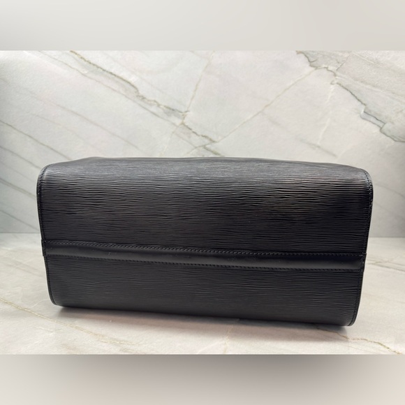 Louis Vuitton Black Epi Speedy 35 - Picture 16 of 17
